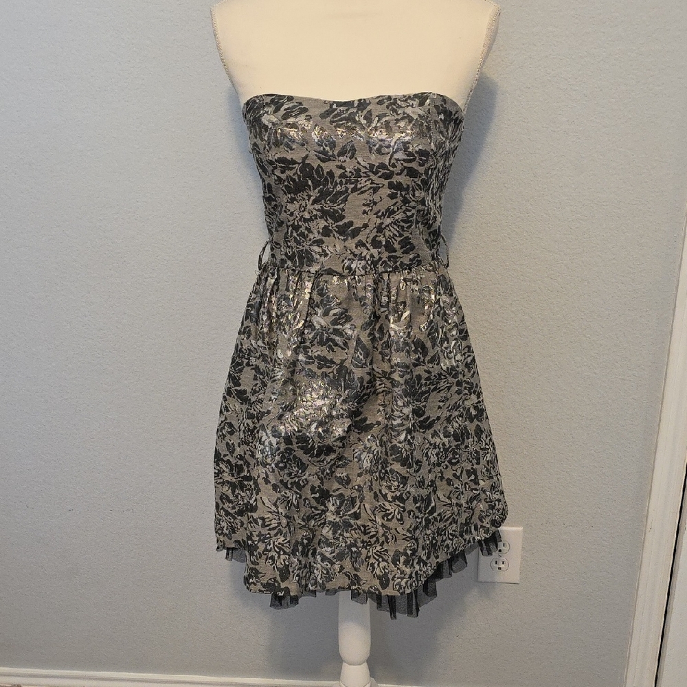 Chic Strapless Black and Silver Dress